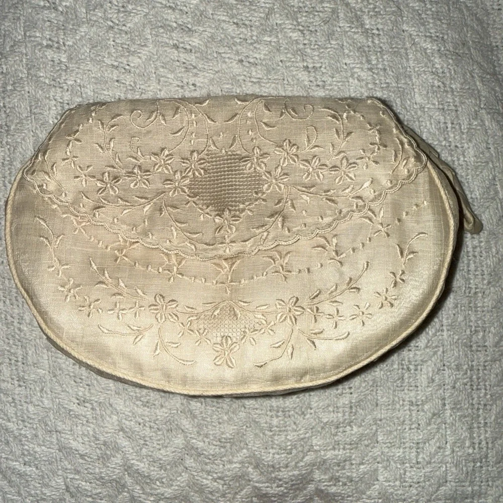 Vintage Cream Silk Linen Satin Clutch Purse Embroidered Floral Lace Petite